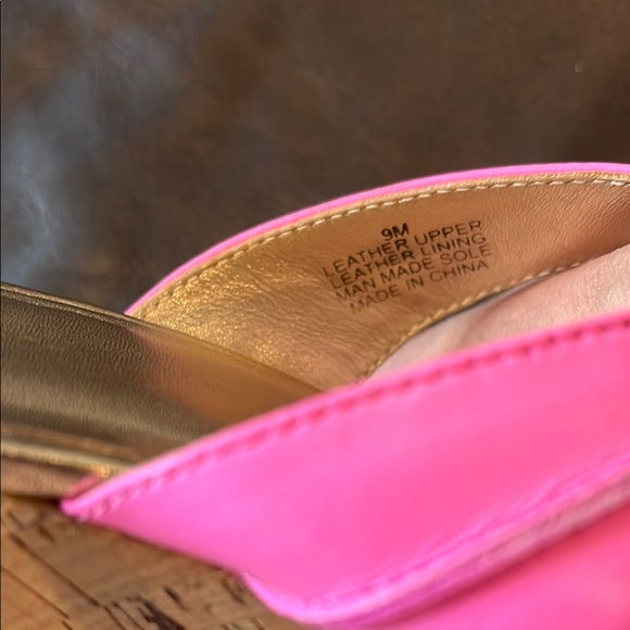 Lilly Pulitzer Pink and Gold Sandals with Shiny Straps - Picture 4 of 4